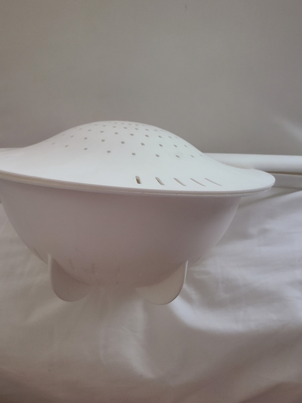 White Plastic Colander / Strainer